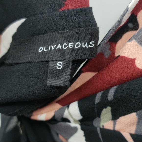 Olivaceous halter dress black & red floral size small - Picture 9 of 11